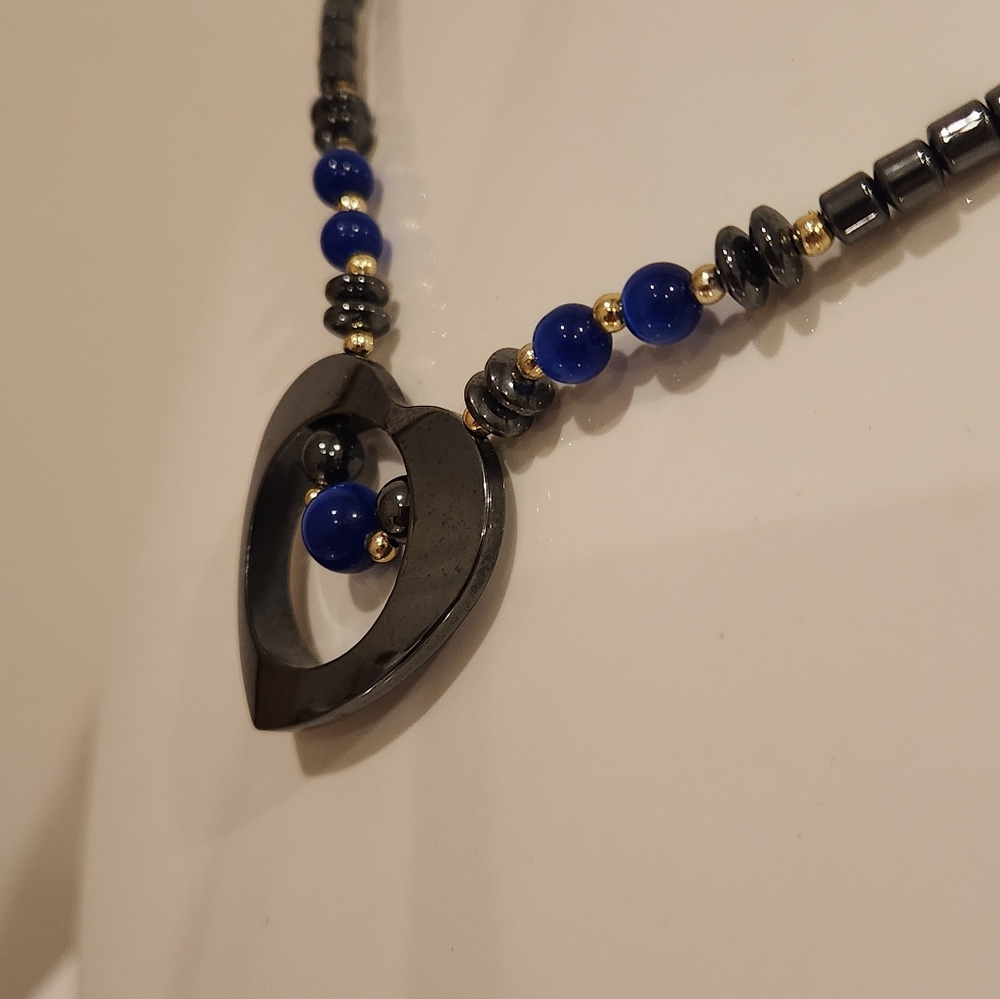 4 FOR $15 NEW CONDITION HEMATITE AND RESIN NECKLACE - Picture 5 of 8